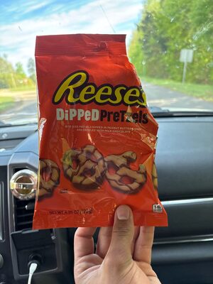 Reeses dipped prezels